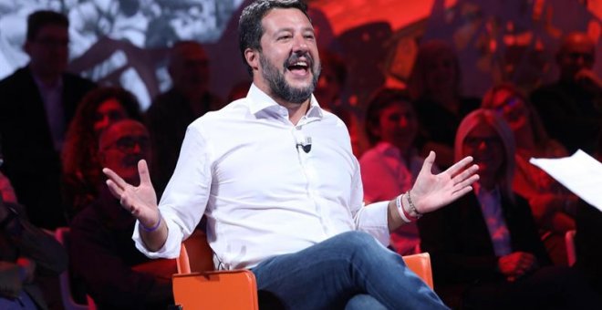 El líder de la ultraderechista Liga, Matteo Salvini, en el programa de Rete4 'Dritto e rovescio', dirigido por el periodista italiano Paolo Del Debbio en Milán, Italia.-EFE