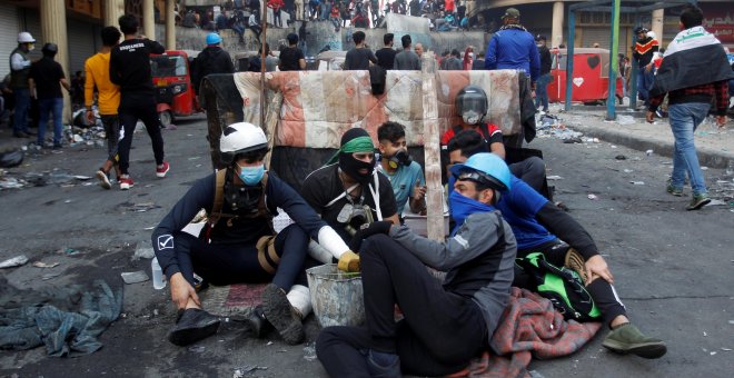 Manifestantes contra el gobierno iraquí durante las protestas en Bagdad. / Reuters