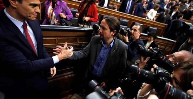 Pedro Sánchez y Pablo Iglesias durante la investidura. - EFE / Juan Carlos Hidalgo