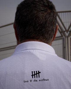 Detalle de la camiseta reivindicativa de uno de 'Los Ocho de Airbus'.- JAIRO VARGAS