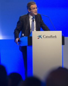El presidente de CaixaBank, Jordi Gual, durante su intervención  en la junta general ordinaria de accionistas de la entidad. EFE/Marta Pérez