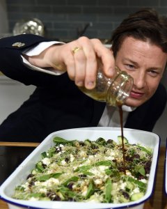 El cocinero británico Jamie Oliver en una foto de  marzo de 2015 en su restaurante de Sídney, Australia. EFE/ Paul Miller