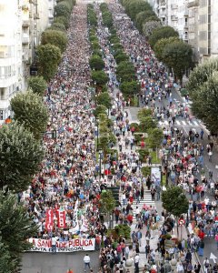 Miles de personas se manifiestan en Vigo. EFE/ Salvador Sas