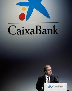 El presidente de CaixaBank, Jordi Gual, durante su intervención en la junta general ordinaria de accionistas en Valencia. EFE/ Kai Försterling