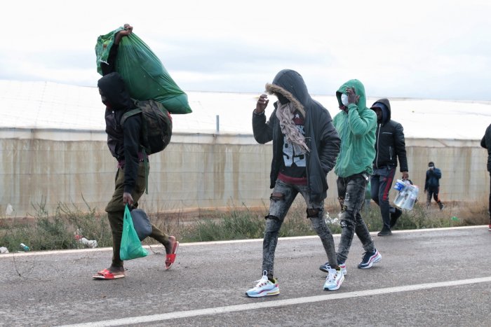 Cientos de migrantes siguen en chabolas en Almería a la espera de un plan acordado hace 24 años para evitar guetos