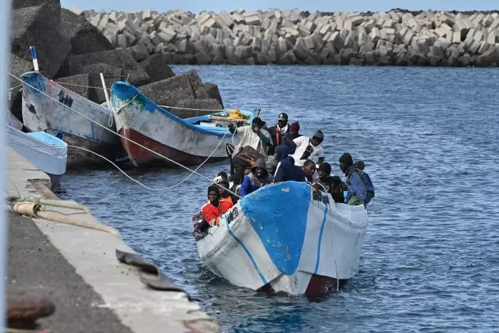 Rescatan en Gran Canaria un cayuco con dos migrantes fallecidos y 15 en estado crítico