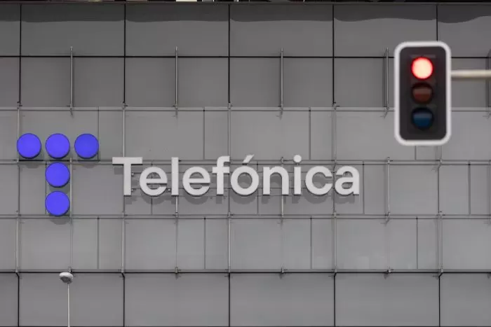 El Estado cierra la primera fase de su plan para entrar en Telefónica y compra un 3% de las acciones, un tercio de lo previsto