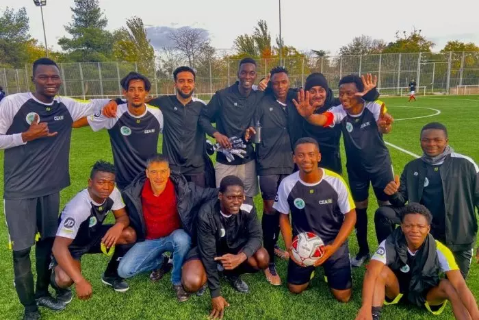 El club de fútbol de Madrid con refugiados de 15 nacionalidades: 'No es un equipo, es una familia'