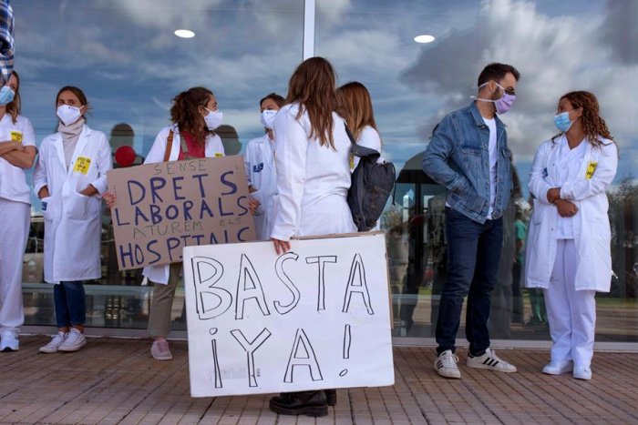La primera huelga en 25 años: los médicos españoles salen a las calles, en imágenes