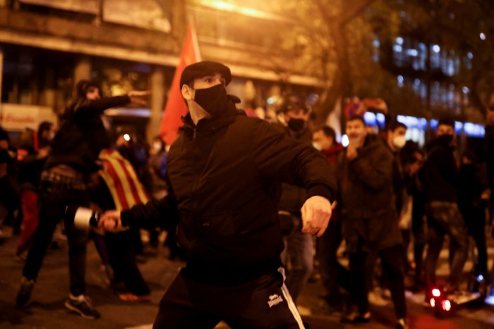 Las fotografías de la protesta por Hasél en Barcelona