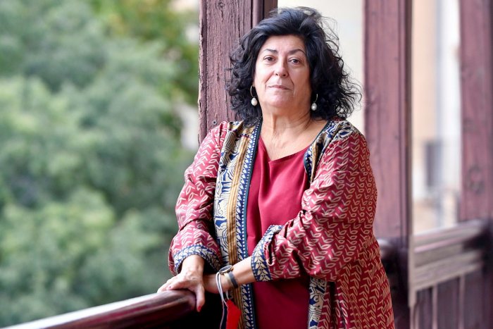 La asociación de escritores critica la retirada del nombre de Almudena Grandes de la biblioteca de La Rioja