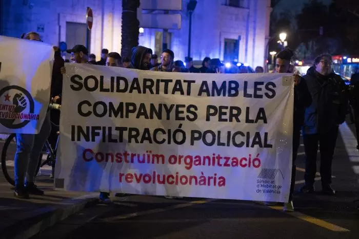 Hasta 88 organizaciones sociales apoyan a las mujeres que se querellaron contra el policía infiltrado en Barcelona