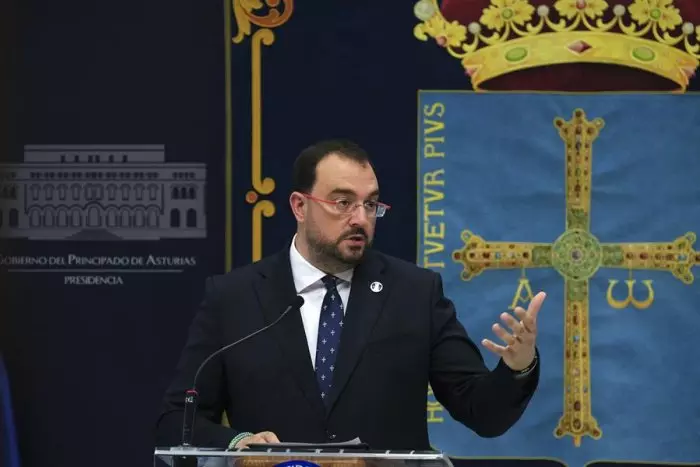 Barbón anuncia una amplia renovación de su nuevo Gobierno de coalición en Asturias