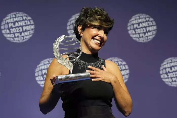 Sonsoles Ónega gana el Premio Planeta con su novela 'Las hijas de la criada'