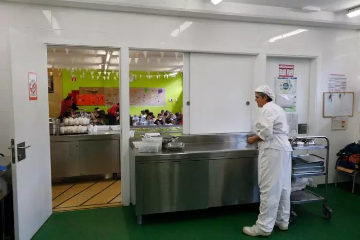 La inflación 'ahoga' a los comedores escolares catalanes que ofrecen menús con productos ecológicos