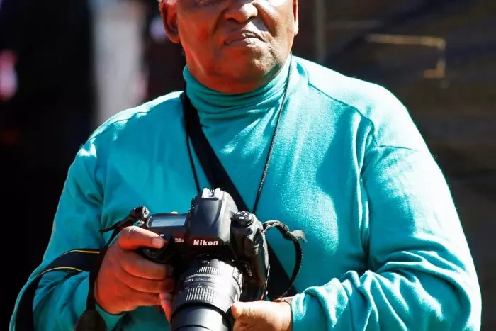 Muere Peter Magubane, el fotoperiodista sudafricano que utilizó su cámara para luchar contra el 'apartheid'