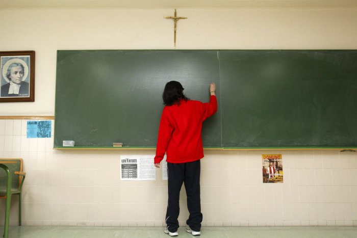 La privada y la concertada ralentizan la laicidad en la escuela: sólo en la pública son mayoría quienes no eligen religión