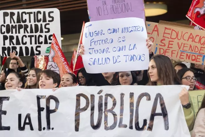La educación privada se come a la pública en Madrid y deja a cientos de estudiantes de FP sin poder hacer prácticas