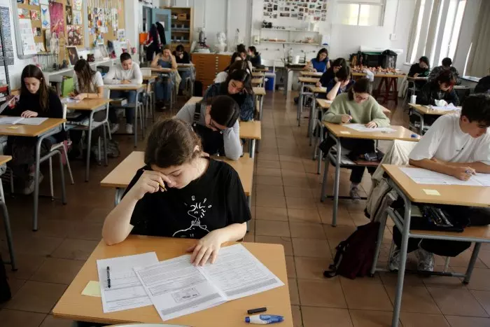España consolida su tendencia a la baja en la tasa de abandono escolar, aunque sigue por detrás de la UE