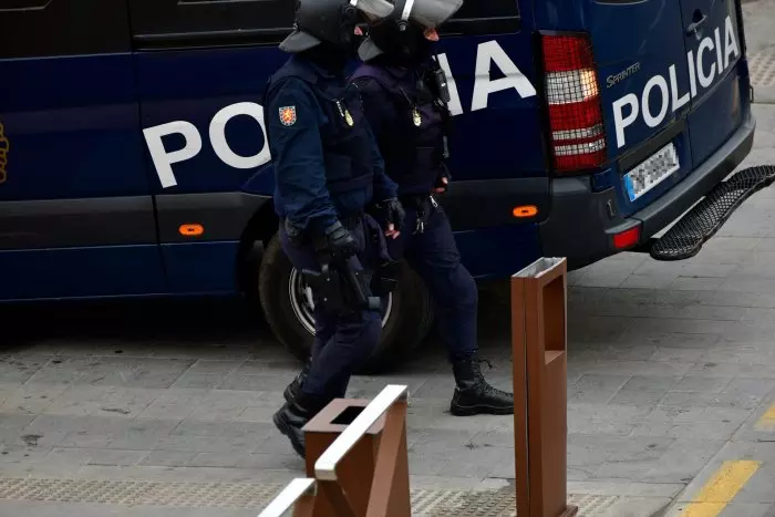 Ingresado en la UCI un hombre de 32 años tras una agresión grupal de ultras en un local antifascista de Castelló