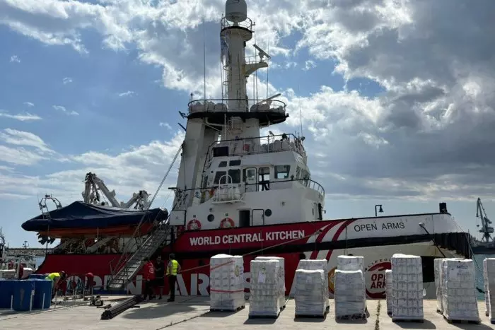 El barco español Open Arms llevará 200 toneladas de comida a Gaza en el corredor humanitario