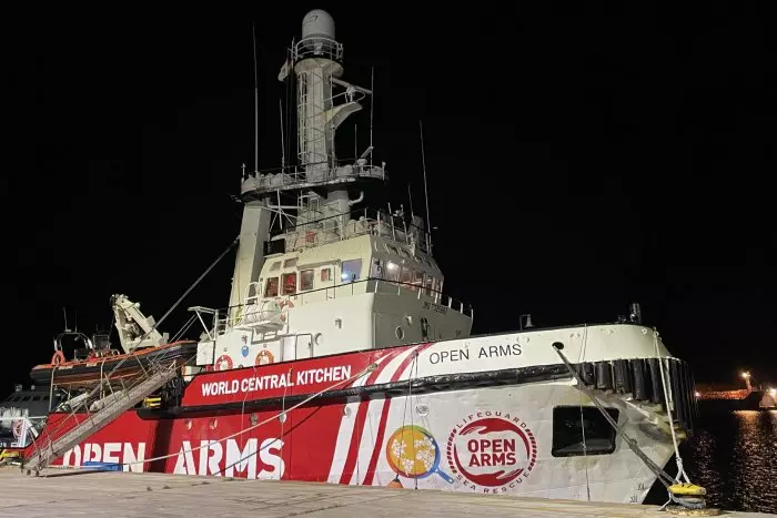 Zarpa el barco de Open Arms con ayuda humanitaria para Gaza