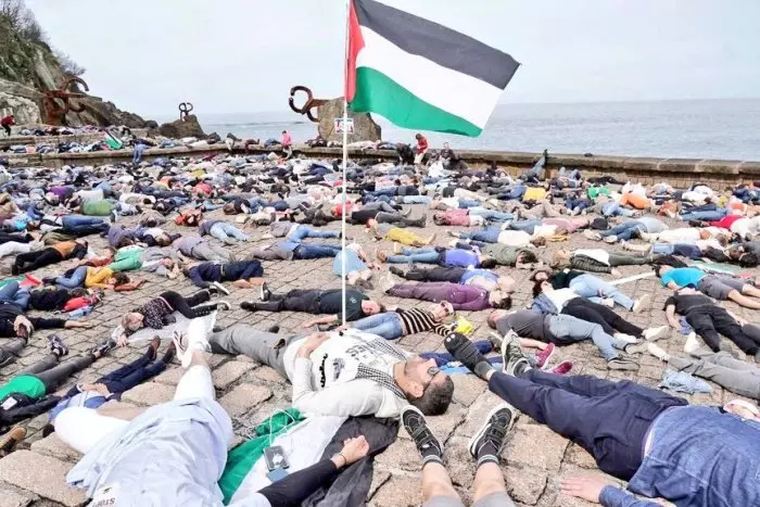 Miles de personas protestan en Donostia contra el genocidio de Israel en Gaza