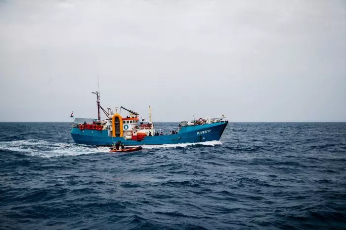 Una niña migrante de 15 meses muere tras el naufragio de un barco frente a Lampedusa