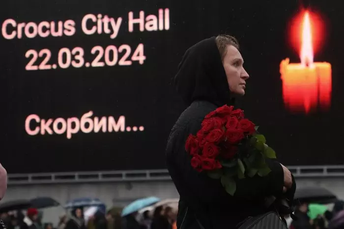 Rusia llora a las víctimas del atentado en la sala de conciertos de Moscú mientras continúa la investigación