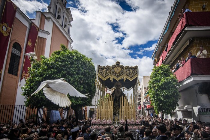 La Semana Santa en Andalucía, arraigo y mito: debate sobre su significado