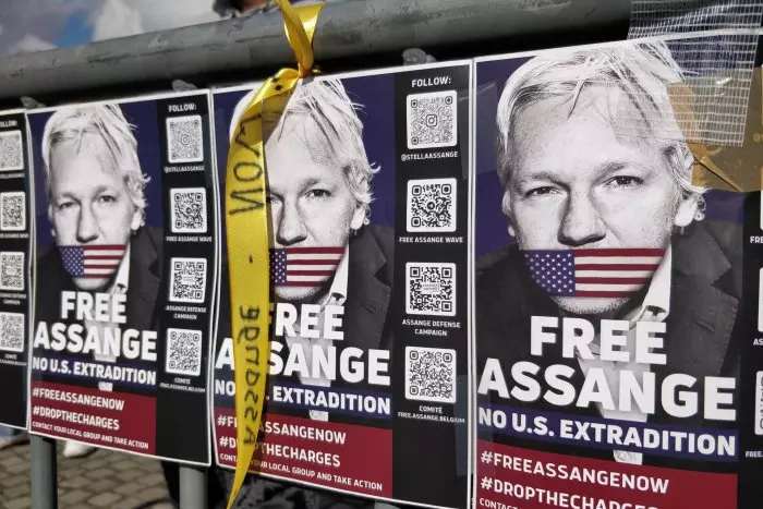 Biden afirma que EEUU "está evaluando" poner fin a la causa contra Julian Assange