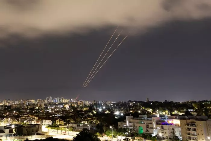 El Ejército israelí asegura que habrá una "respuesta" al ataque de Irán