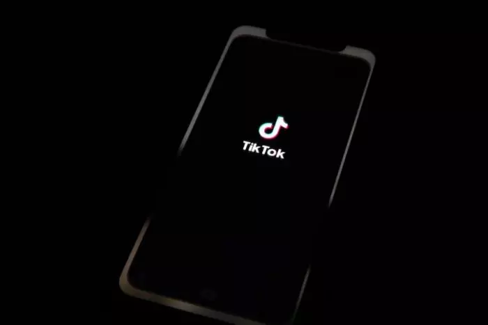 Bruselas amenaza con suspender TikTok Lite, la 'app' que paga a los usuarios por ver vídeos, por riesgo de adicción