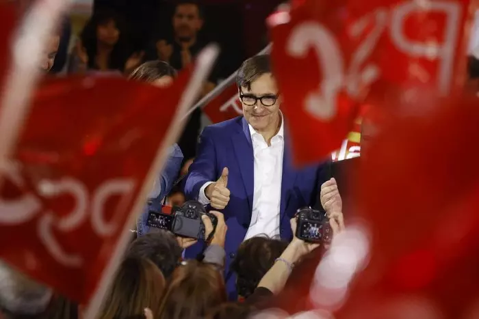 El PSC arranca la campaña con un llamamiento a una resistencia colectiva en defensa de Sánchez