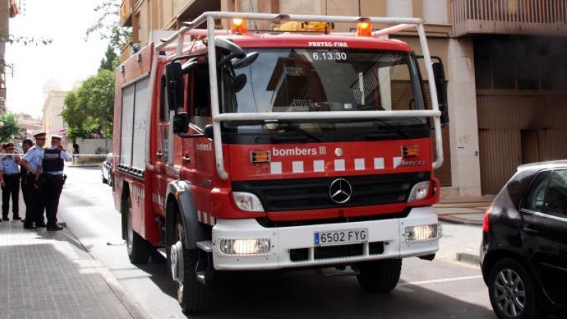 Imagen de archivo de un camión de los bomberos de Barcelona. - EFE