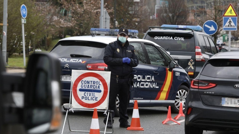 Imagen de control policial en las carreteras españolas. / Javier Colmenero - EFE