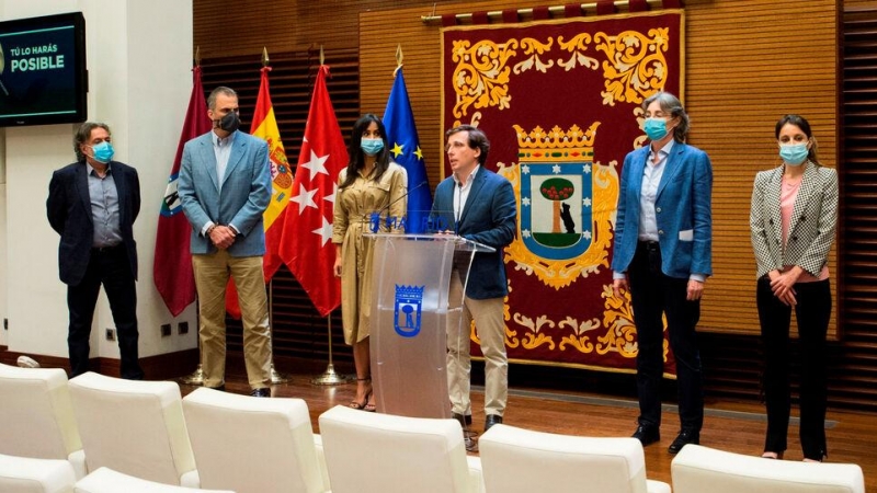 Los líderes de los cinco partidos representados en el Ayuntamiento de Madrid, este lunes, en la rueda de prensa para anunciar el gran pacto para 'diseñar el Madrid del futuro'. EFE