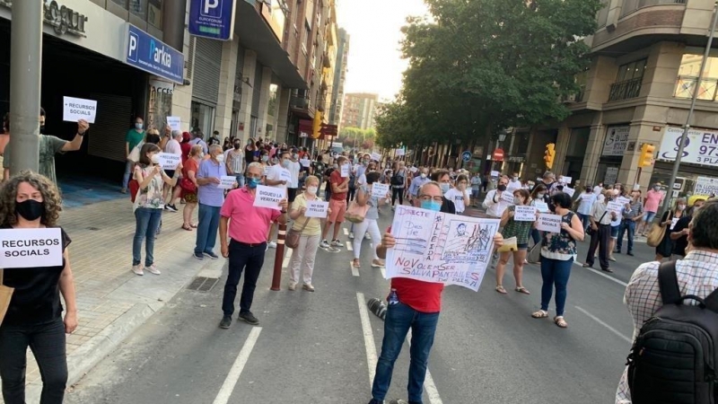 200 personas protestan en Lleida por el confinamiento del Segrià | EP