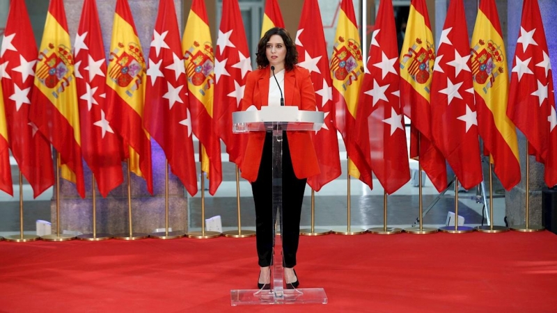 21/09/2020 - La presidenta de la Comunidad de Madrid, Isabel Díaz Ayuso, hace una declaración durante la rueda de prensa celebrada junto al jefe del Gobierno, Pedro Sánchez, tras la reunión. EFE/Emilio Naranjo