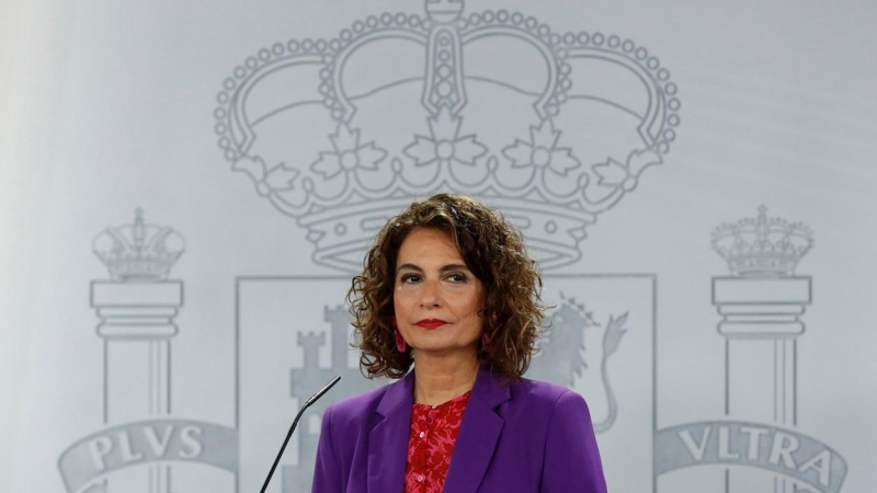 La ministra de Hacienda y portavoz del Gobierno, María Jesús Montero, durante la rueda de prensa posterior a la reunión semanal del Consejo de Ministros. EFE/ J.J. Guillén