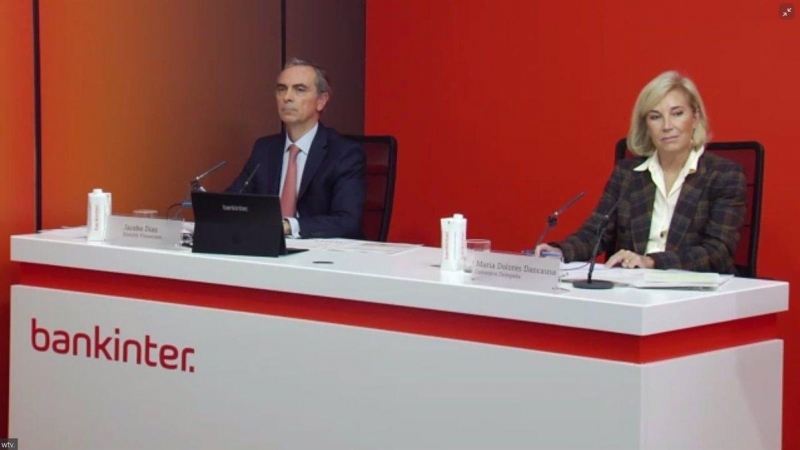 La consejera delegada de Bankinter, María Dolores Dancausa, y el director financiero del banco, Jacobo Díaz, en la presentación resultados del tercer trimestre de 2020. E.P.