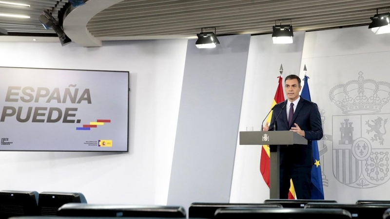 El presidente del Gobierno, Pedro Sánchez, da una rueda de prensa en el Palacio de La Moncloa, en Madrid, este viernes. EFE/José María Cuadrado