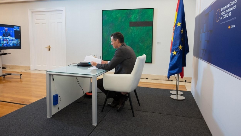 El presidente del Gobierno, Pedro Sánchez, participa en la cumbre de la UE celebrada por videoconferencia.