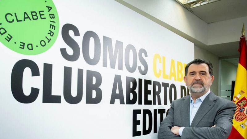 El presidente del Club Abierto de Editores Arsenio Escolar durante la presentación de la nueva imagen de la asociación.