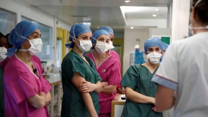 Un grupo de enfermeras durante su tiempo de trabajo. Foto: Reuters