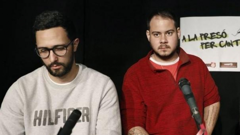 Los raperos Valt`nyc y Pablo Hasél en un acto contra la censura celebrado en Sabadell en marzo de 2018.