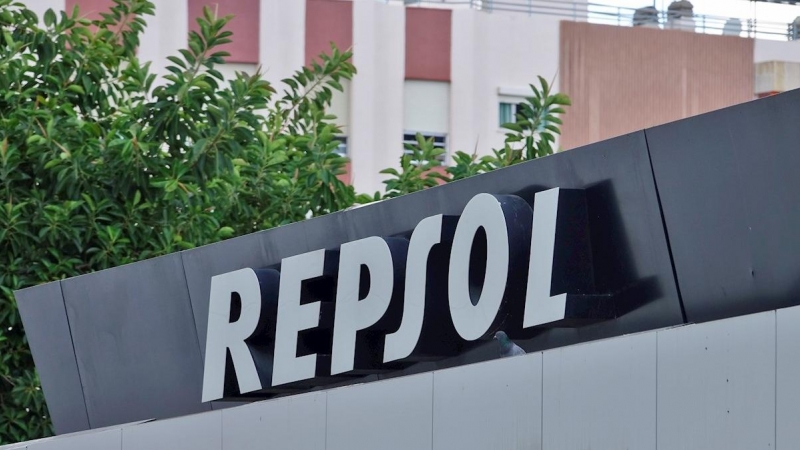 Detalle de una estación de servicio de Repsol.
