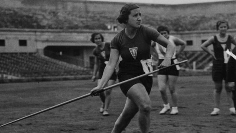 Anna María Martínez Sagi en el primer campeonato nacional de atletismo femenino, en 1931. - EFE