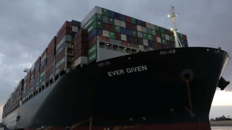 Imagen del buque Ever Given bloqueado en el canal de Suez. - Reuters