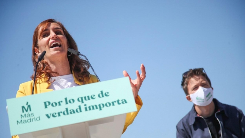 La candidata de Más Madrid a la Comunidad, Mónica García, junto con el líder del partido, Íñigo Errejón.